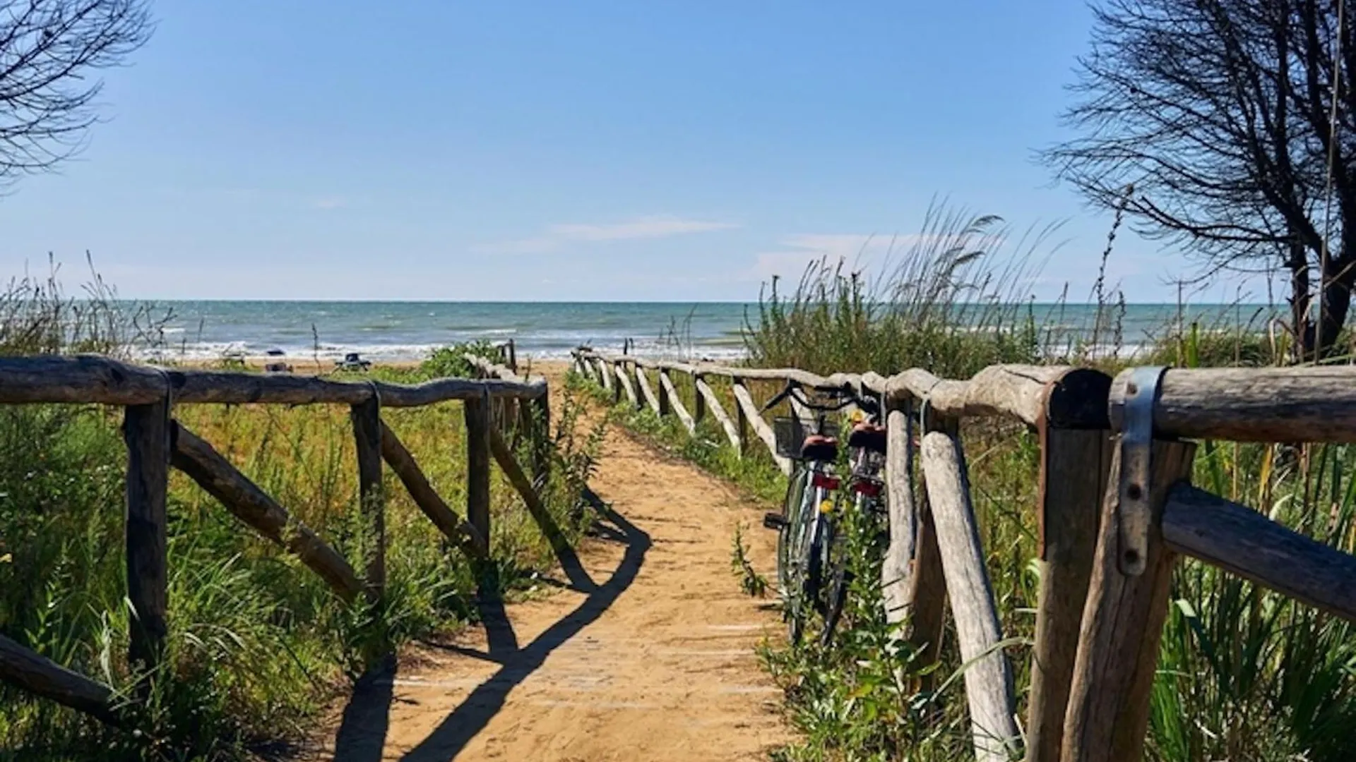 Warm And Bright Apartment In Bibione Near The Sea