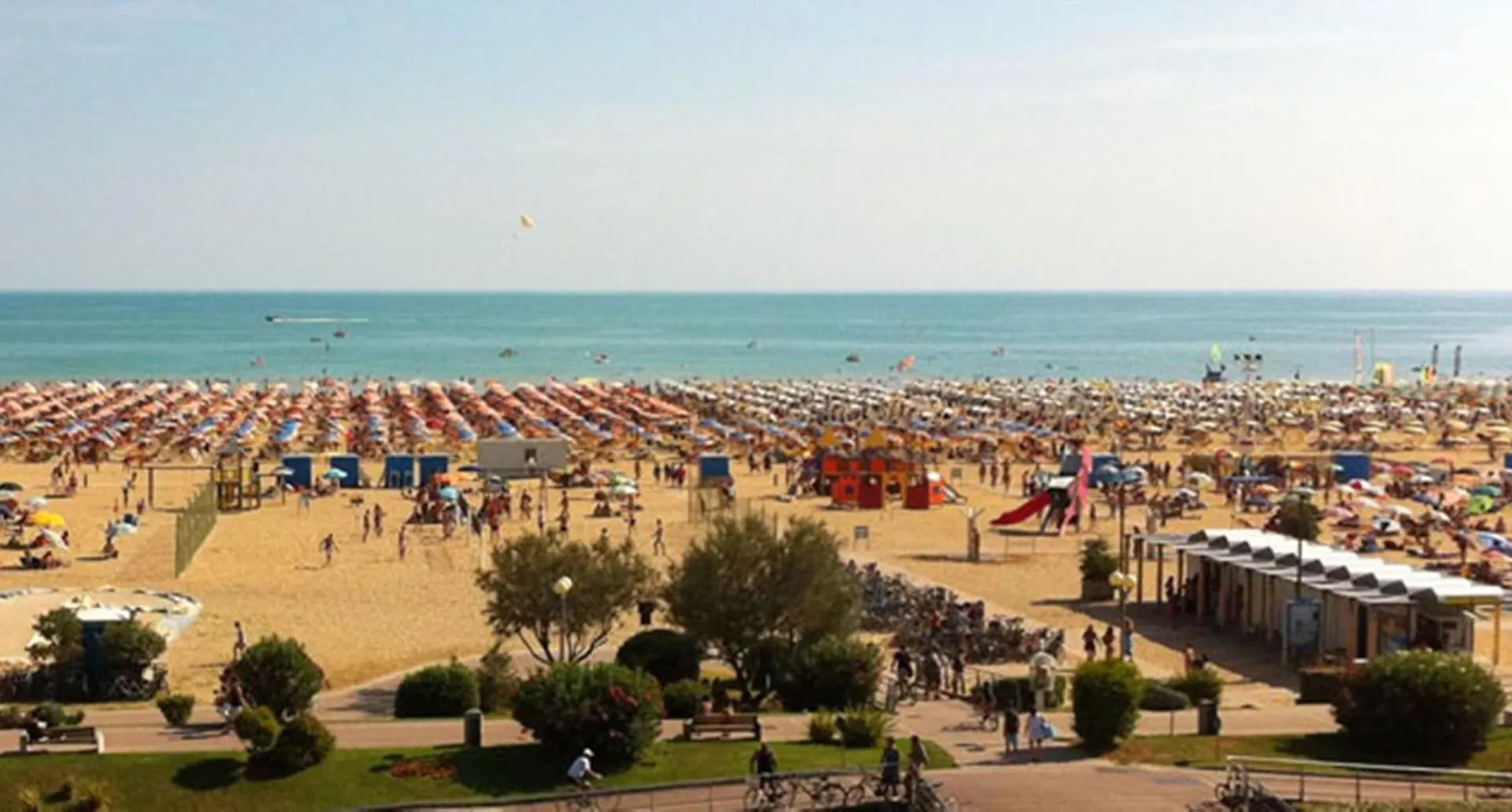 Warm And Bright Apartment In Bibione Near The Sea