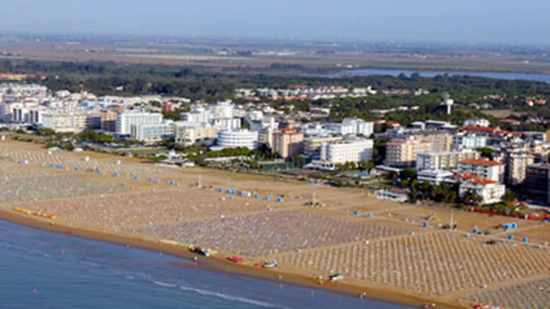 Warm And Bright Apartment In Bibione Near The Sea