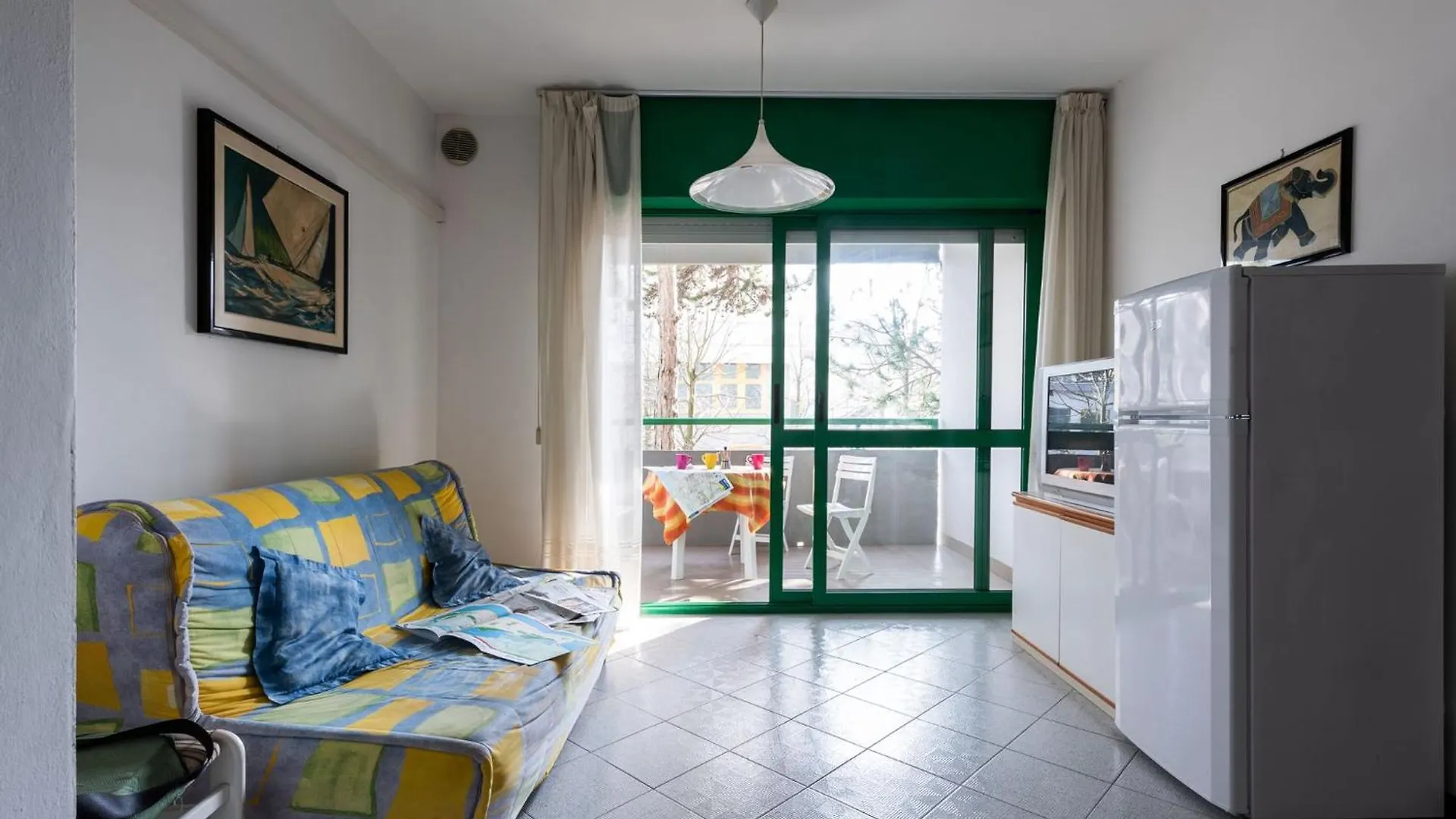 Warm And Bright Apartment In Bibione Near The Sea