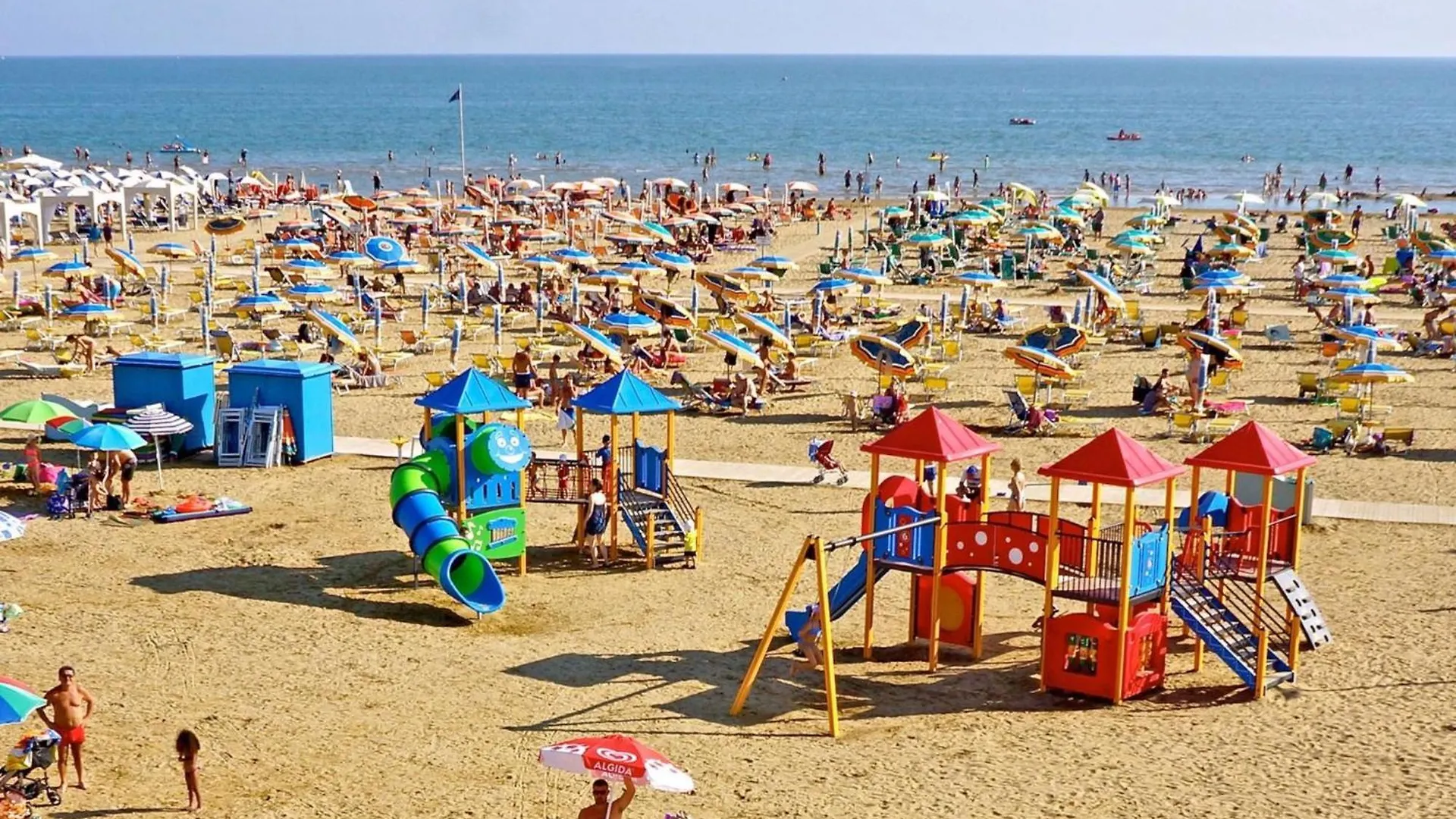 Warm And Bright Apartment In Bibione Near The Sea