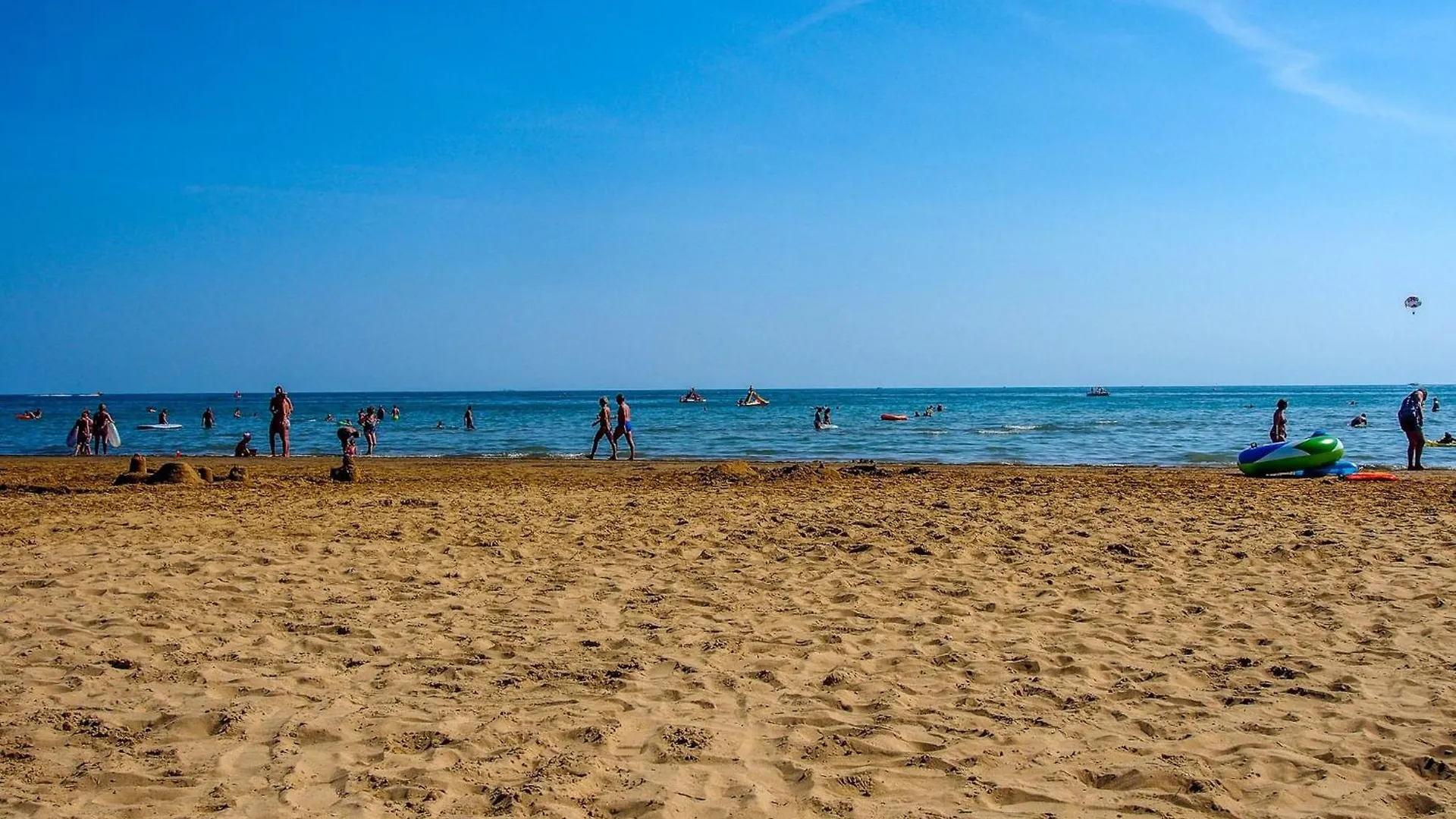 Warm And Bright Apartment In Bibione Near The Sea 0*,