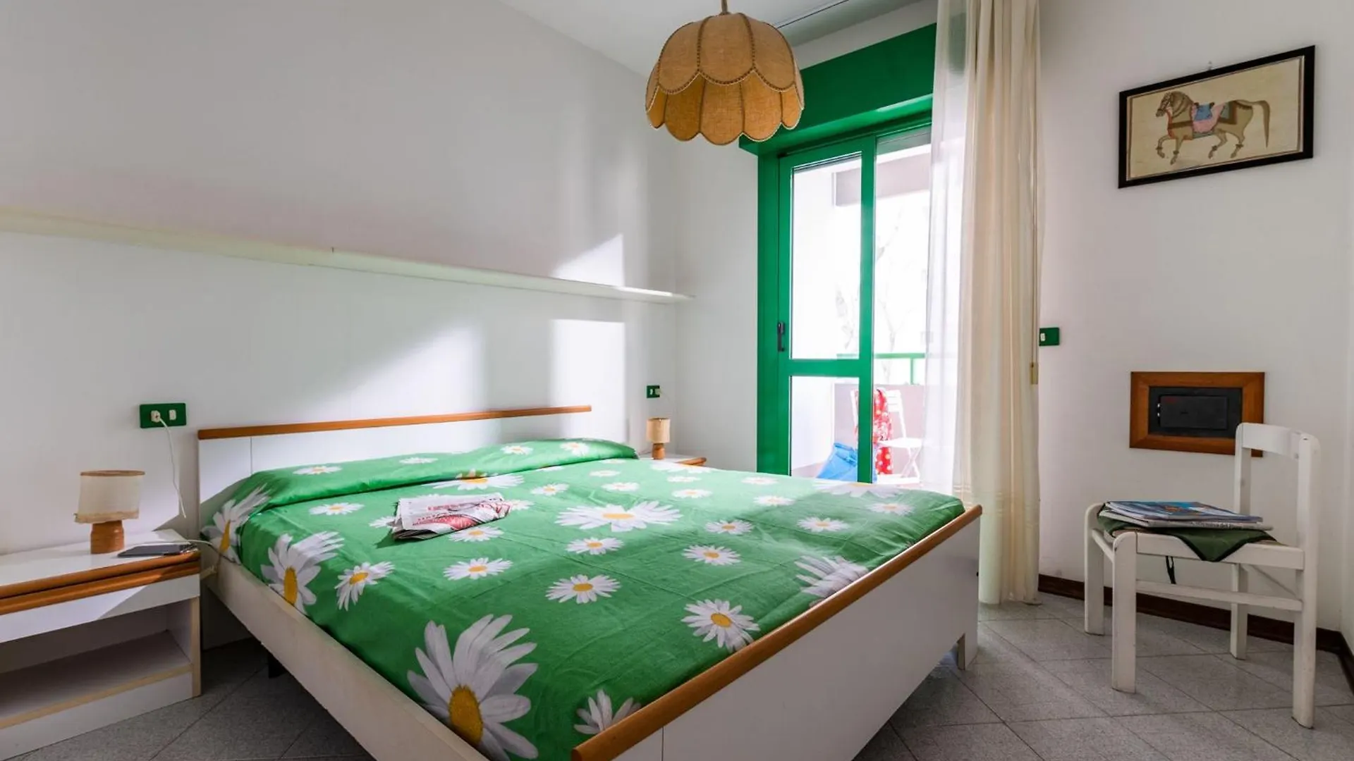 Warm And Bright Apartment In Bibione Near The Sea