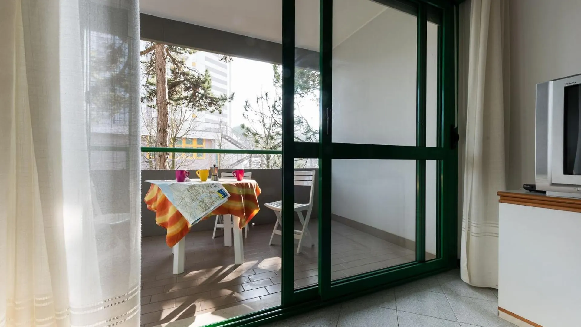 Warm And Bright Apartment In Bibione Near The Sea