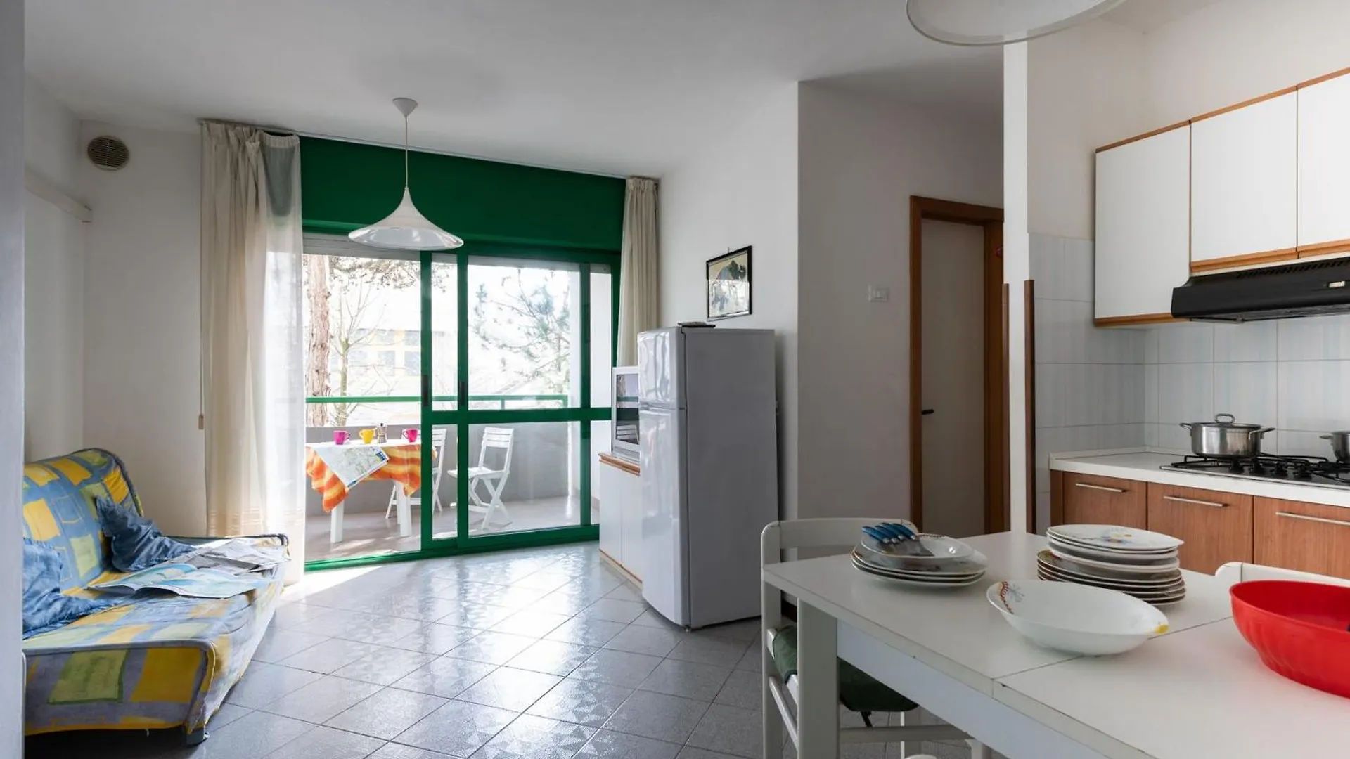Warm And Bright Apartment In Bibione Near The Sea